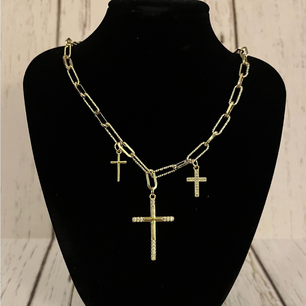 NWOT B.B. Lila Paperclip Necklace With 3 Crosses